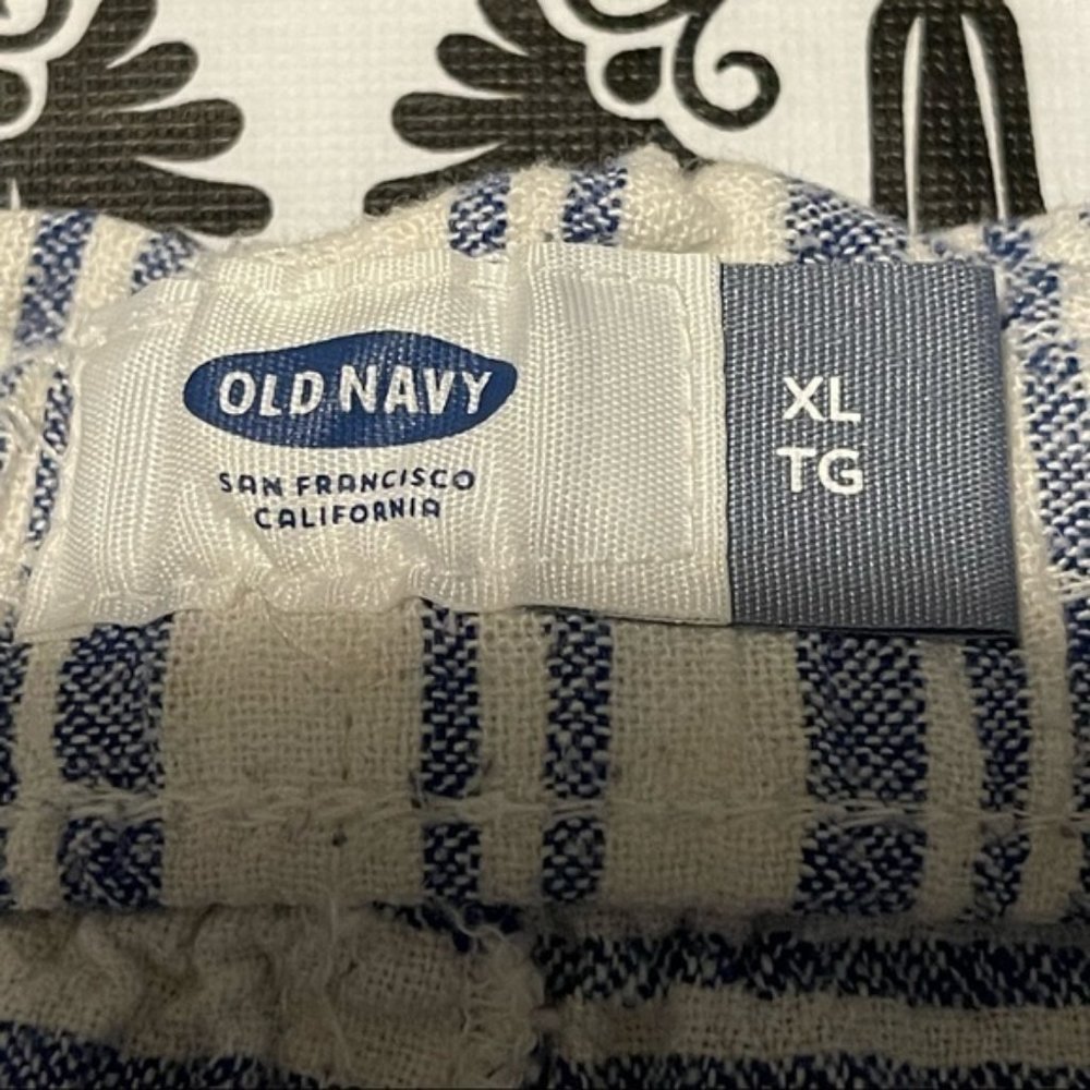 Old Navy - linen blend blue / white stripe Capri pants - Picture 5 of 6